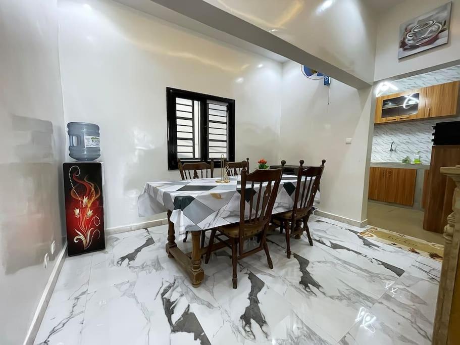 Villa Adja Nafy A Saly Gandigal Zewnętrze zdjęcie